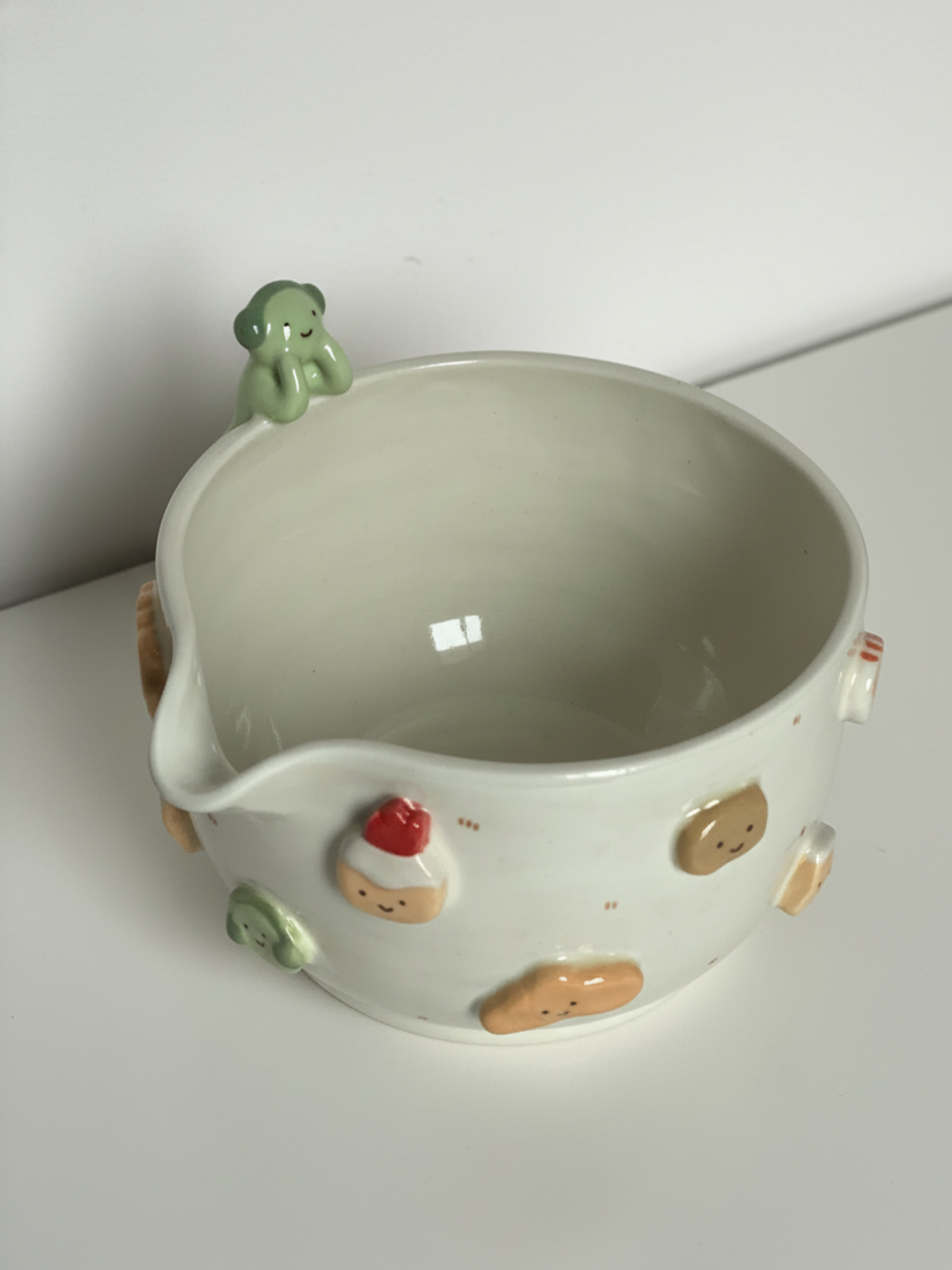 Smiski Bakery 3D Handcrafted Ceramic Matcha Bowl and Whisk Holder Set – Cozy Matchawan • HX04