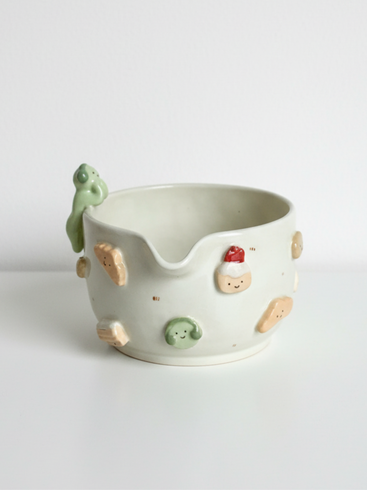 Smiski Bakery 3D Handcrafted Ceramic Matcha Bowl and Whisk Holder Set – Cozy Matchawan • HX04