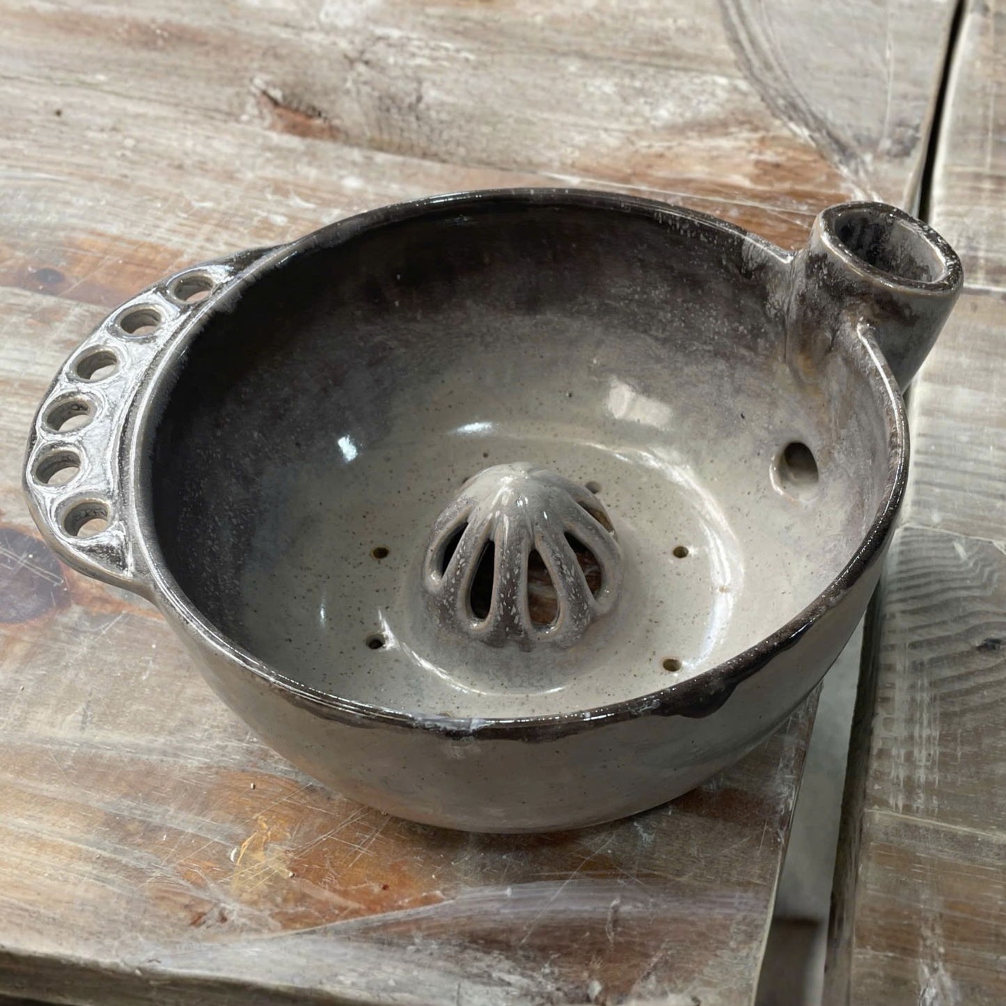 Handcrafted Ceramic Berry Colander Bowl, Ceramic Fruit Strainer with Handle • HX41